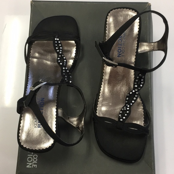 Girls KENNETH COLE SANDALS SIZE 1.5 - Picture 1 of 3
